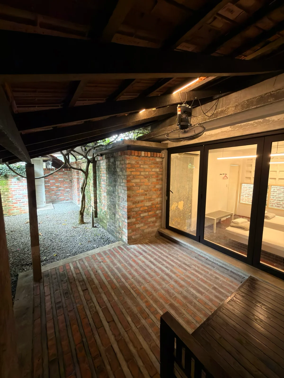 MAXI COURTYARD ROOM