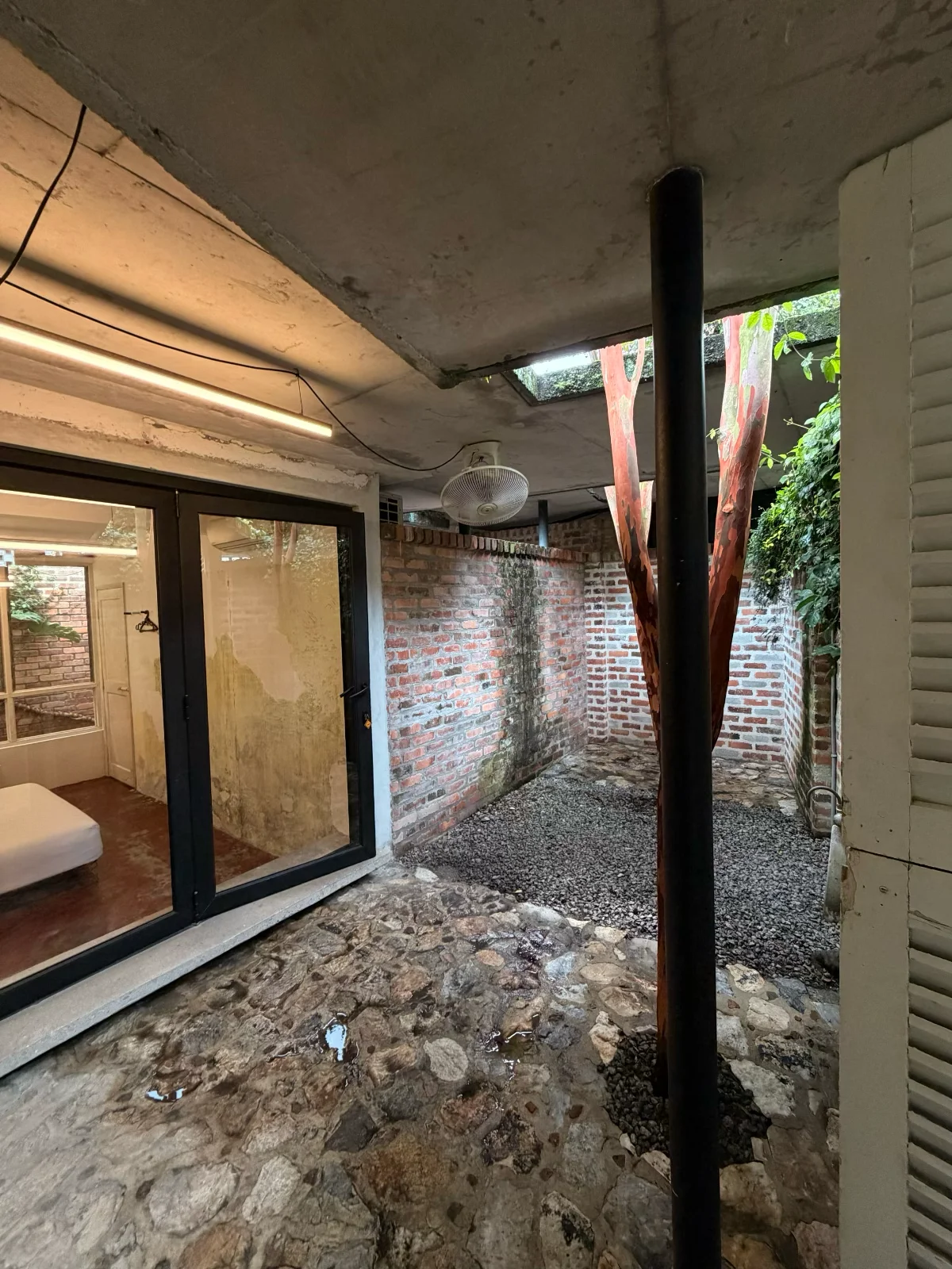 Medium Courtyard Room - photo 3