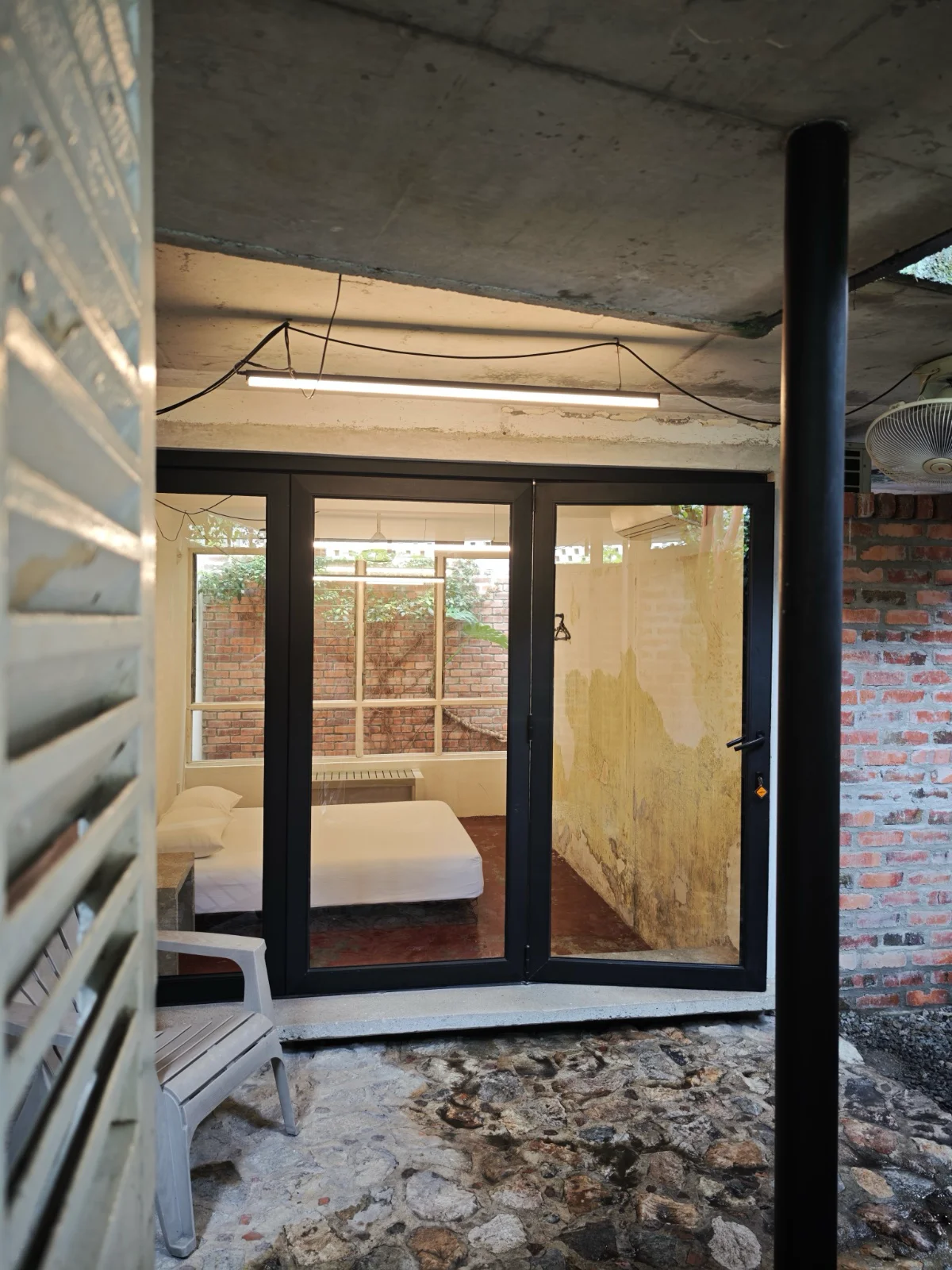 Medium Courtyard Room - photo 4