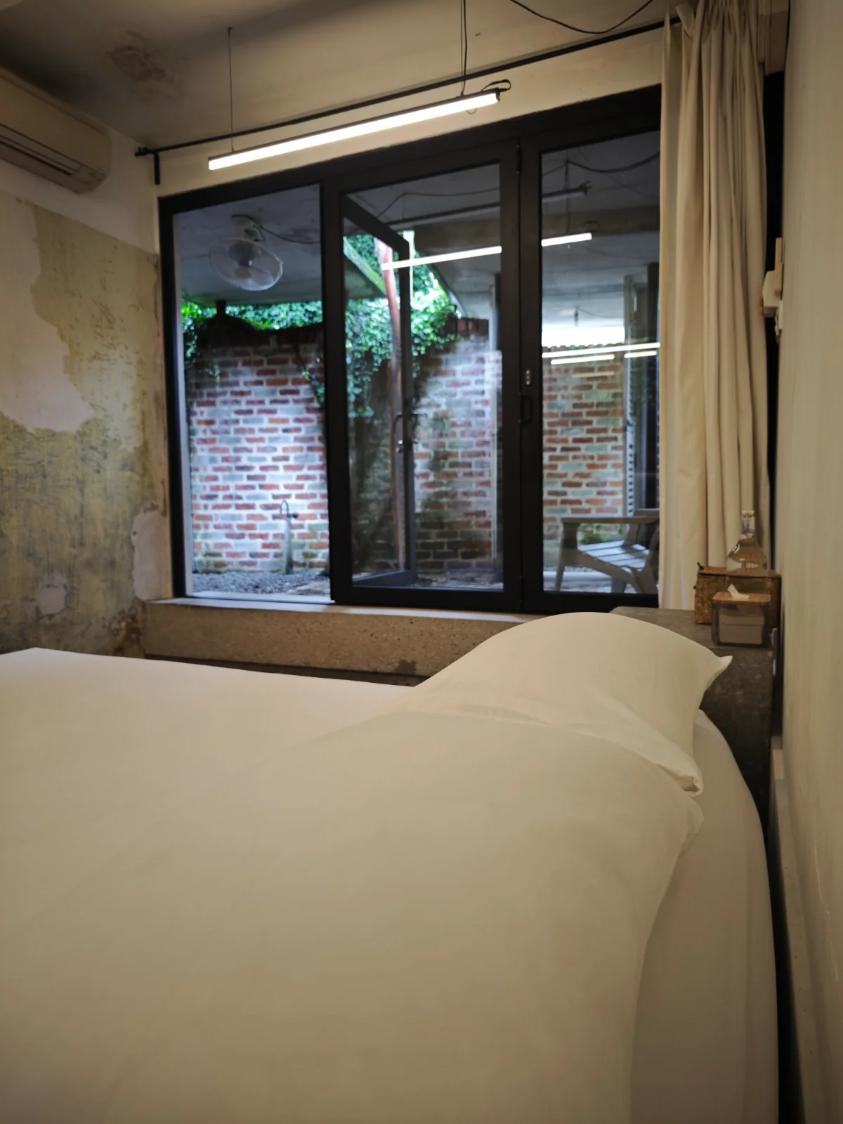 Medium Courtyard Room - photo 7