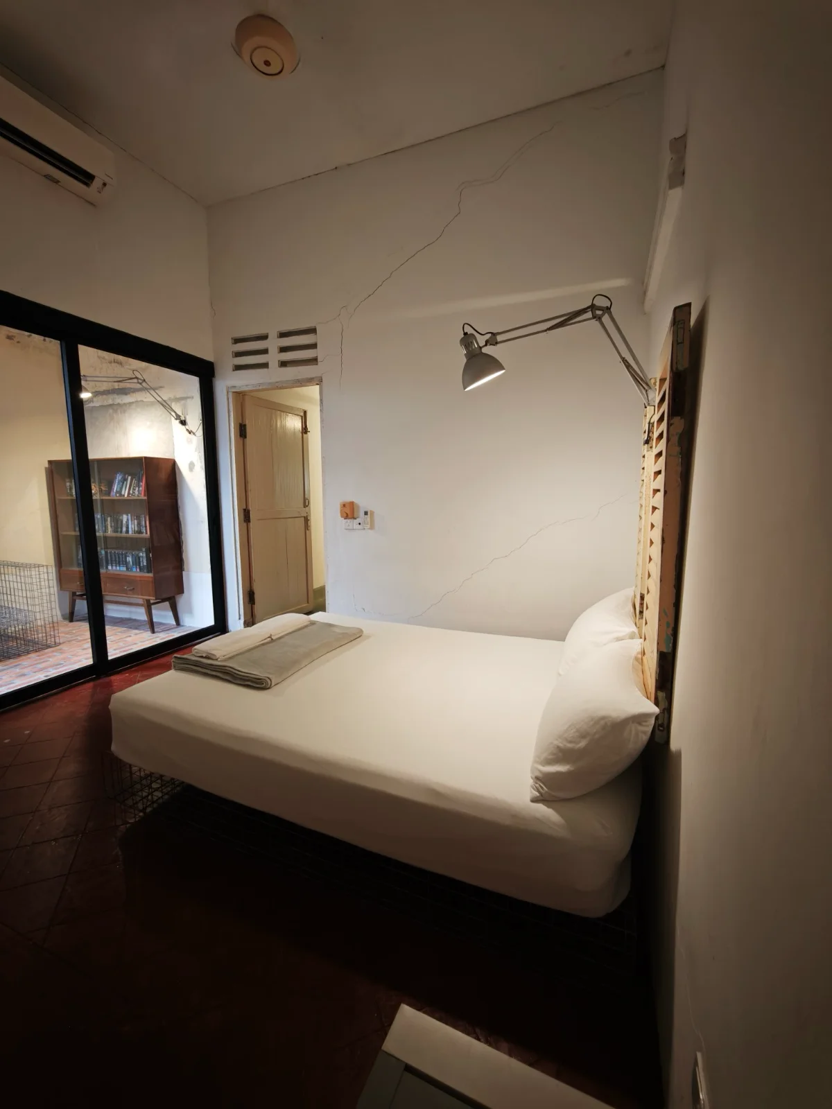MINI COURTYARD ROOM