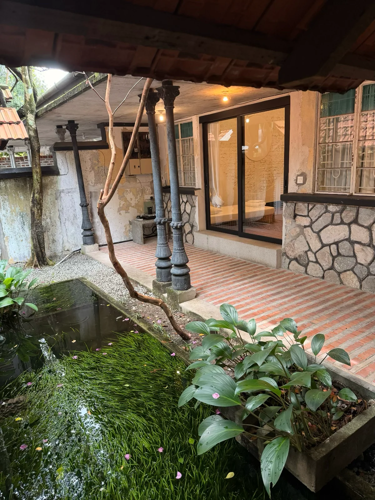 Water Courtyard Family Room - photo 2