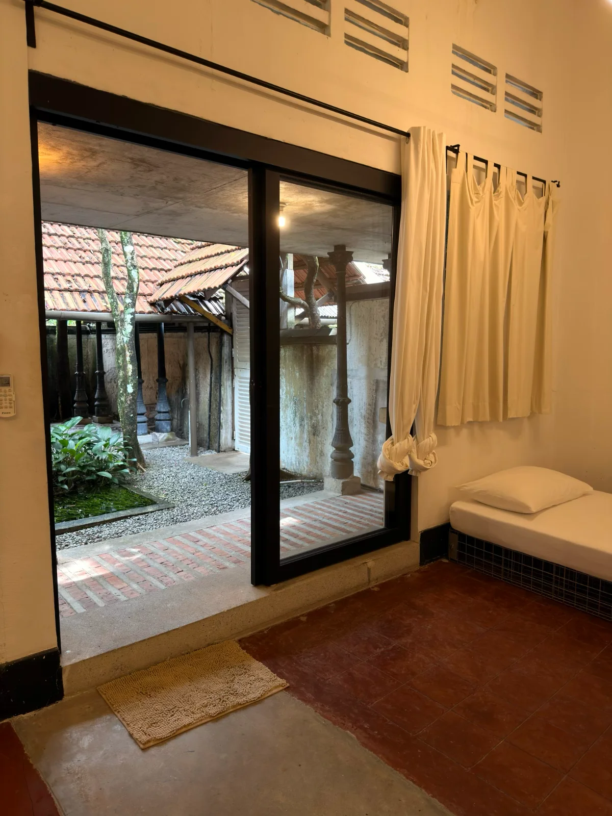 WATER COURTYARD FAMILY ROOM